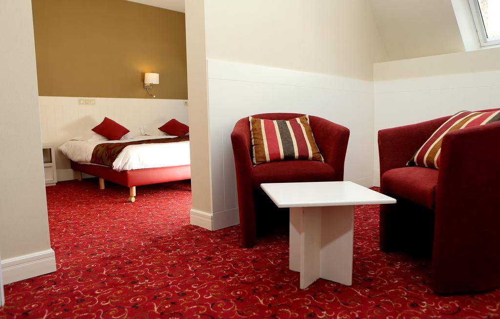 Acacia Hotel
